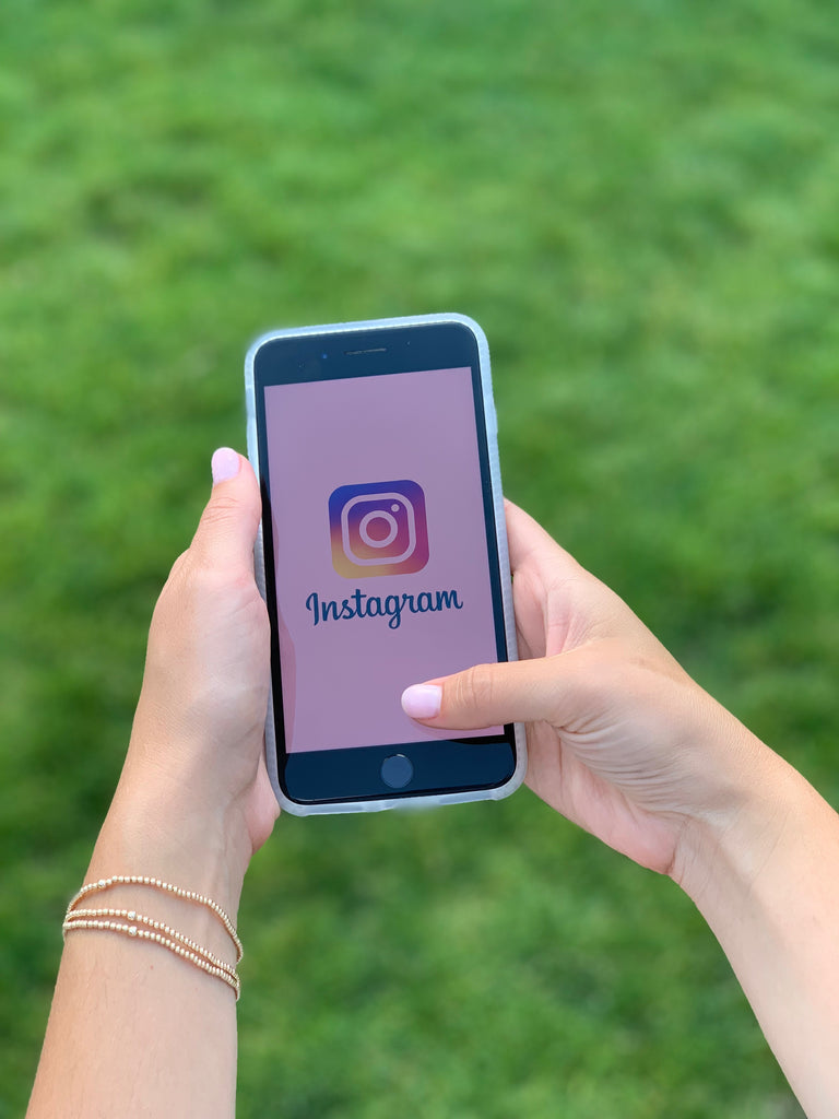 15 Instagram Accounts to Follow for a More Positive and Productive Feed